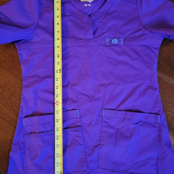 WonderFLEX Patience Women's 4-Pocket Notch-Neck Scrub Top - Picture 4 of 10